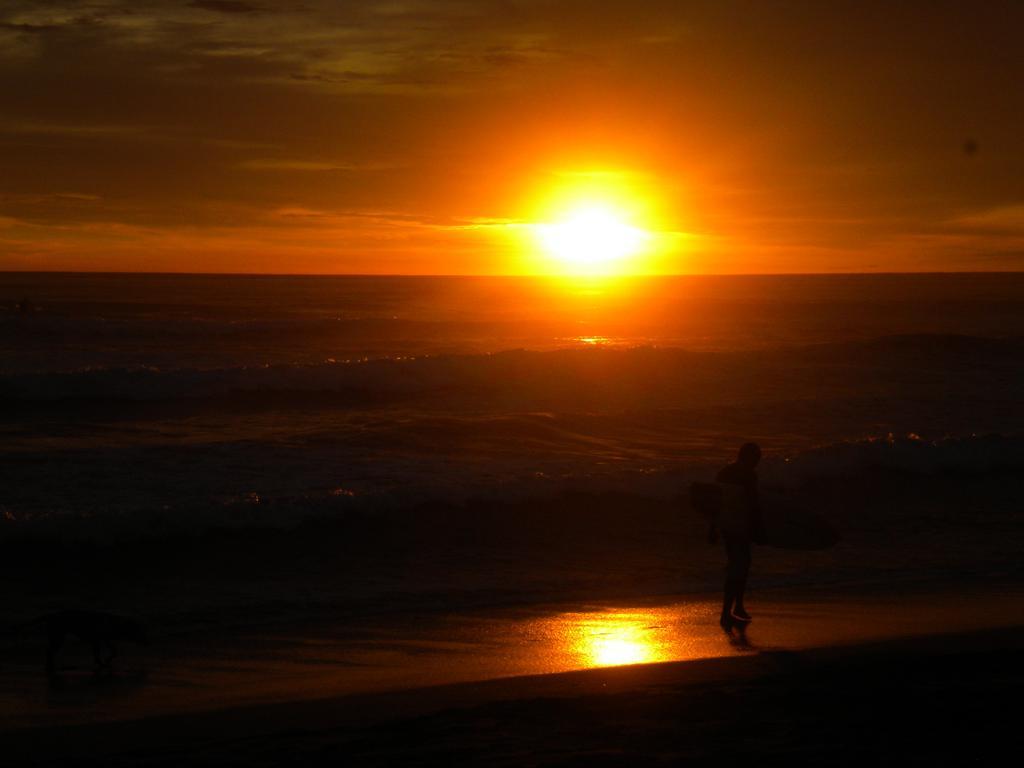 Indra Inn Playa Grande Buitenkant foto