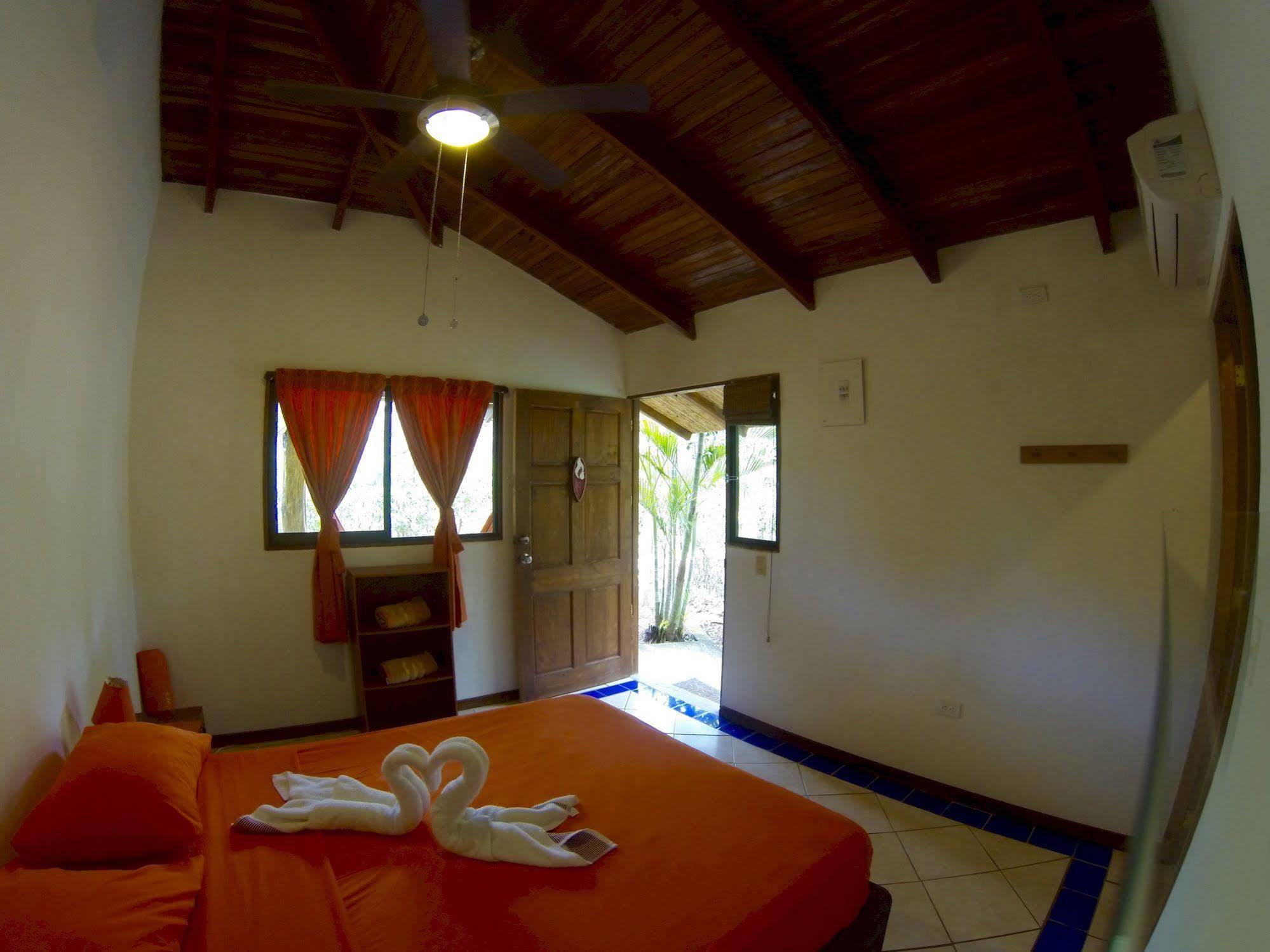 Indra Inn Playa Grande Buitenkant foto